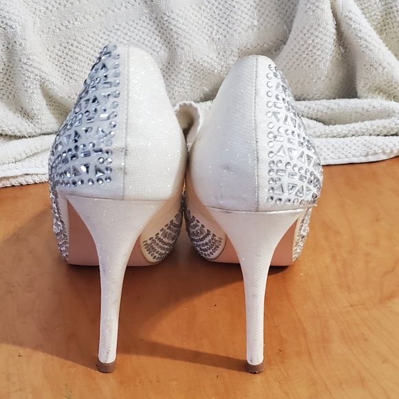 Guess - Picture 3 of 3